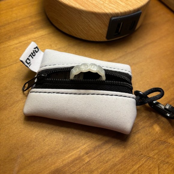 Qalo Silicone Ring, Pearl Scallop Design, Special Wedding Edition - Picture 4 of 4